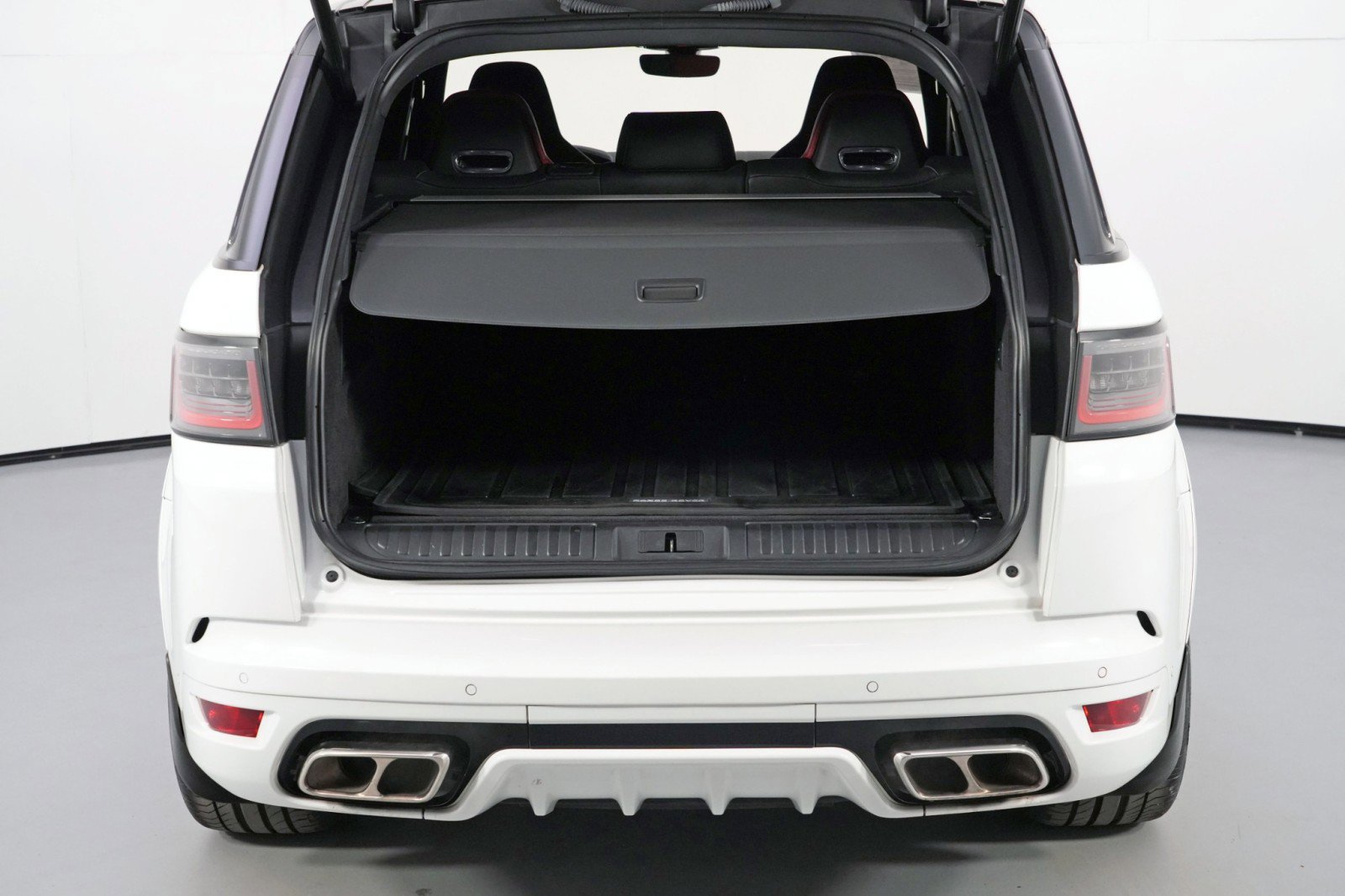 Used 2019 Land Rover Range Rover Sport SVR image 10