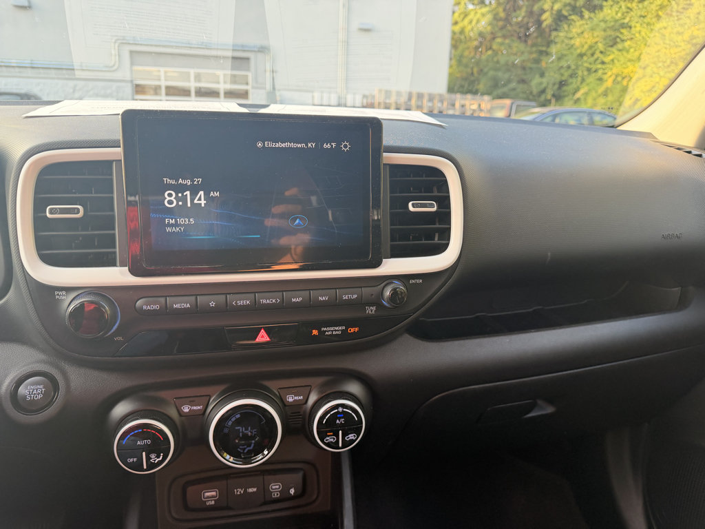 Used 2024 Hyundai Venue Limited FWD image 11