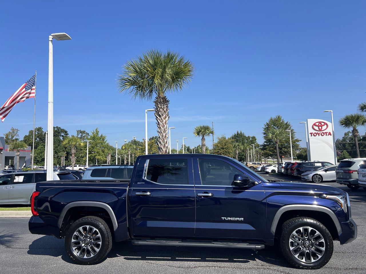 Used 2025 Toyota Tundra Limited AWD/4WD image 11