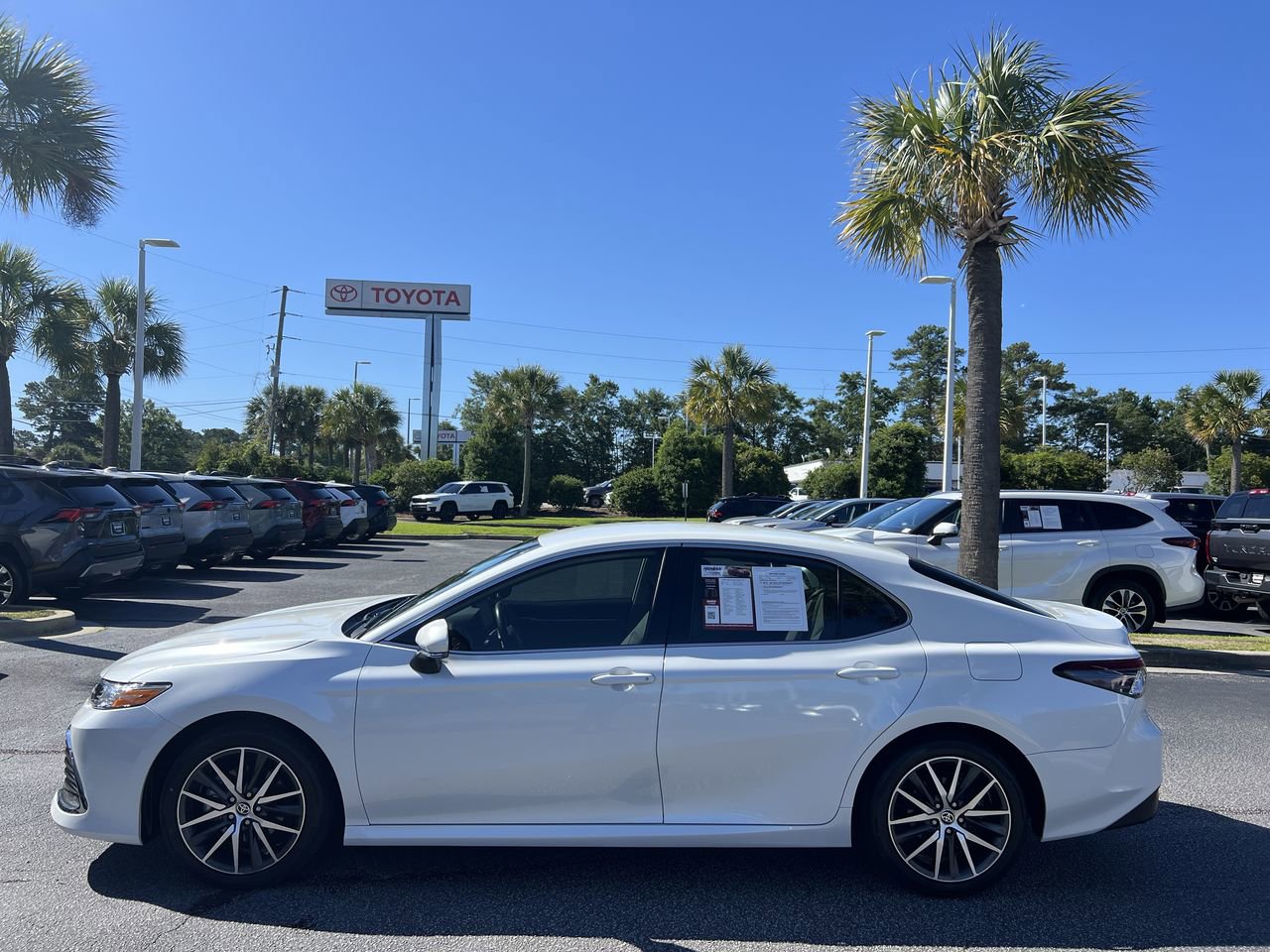 Used 2024 Toyota Camry XLE FWD image 7