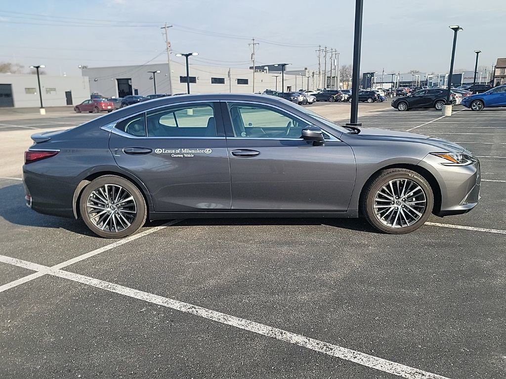 Used 2025 Lexus ES 300h w/ Premium Package image 6