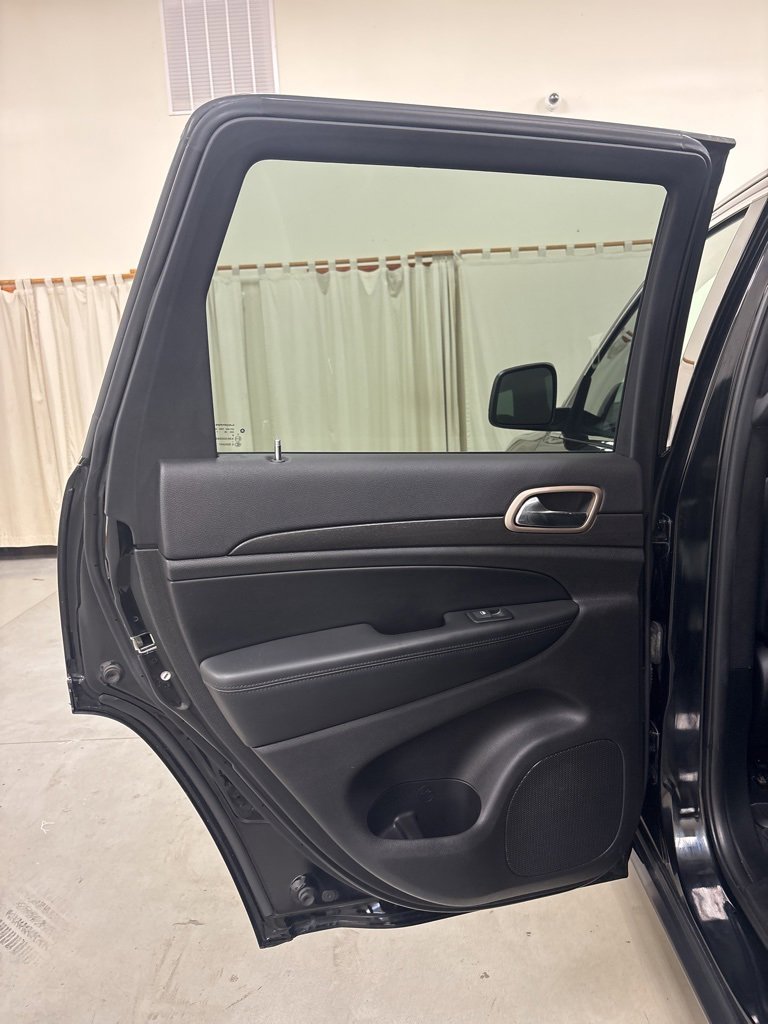 Used 2017 Jeep Grand Cherokee Laredo w/ Quick Order Package 23E image 24