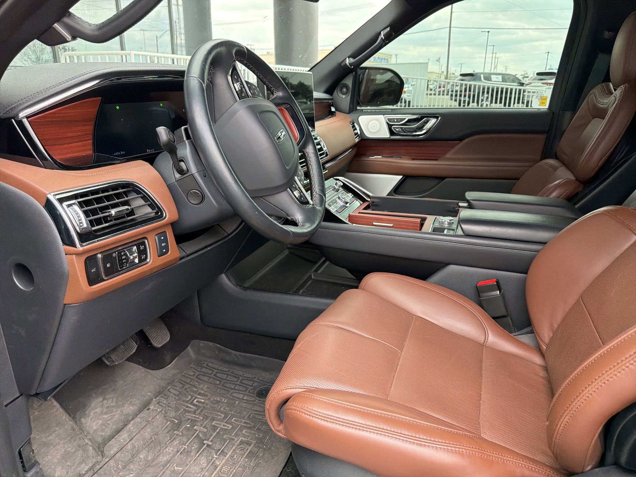 Used 2024 Lincoln Navigator Reserve image 12