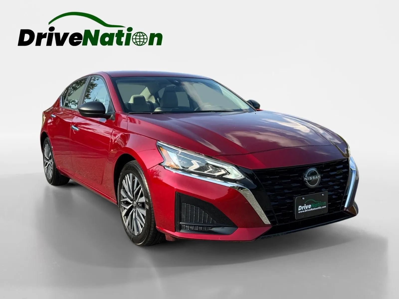 Used 2025 Nissan Altima 2.5 SV FWD image 3