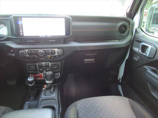 Certified 2024 Jeep Gladiator Mojave w/ Safety Group AWD/4WD image 17