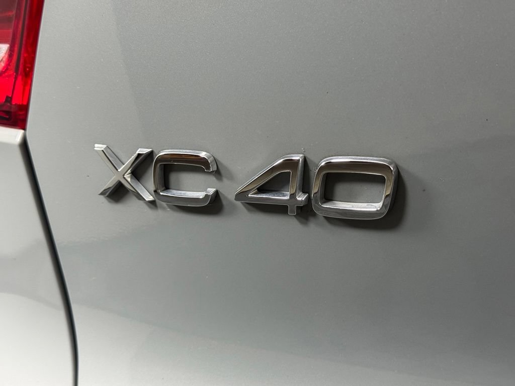 Certified 2026 Volvo XC40 B5 Plus AWD/4WD image 8