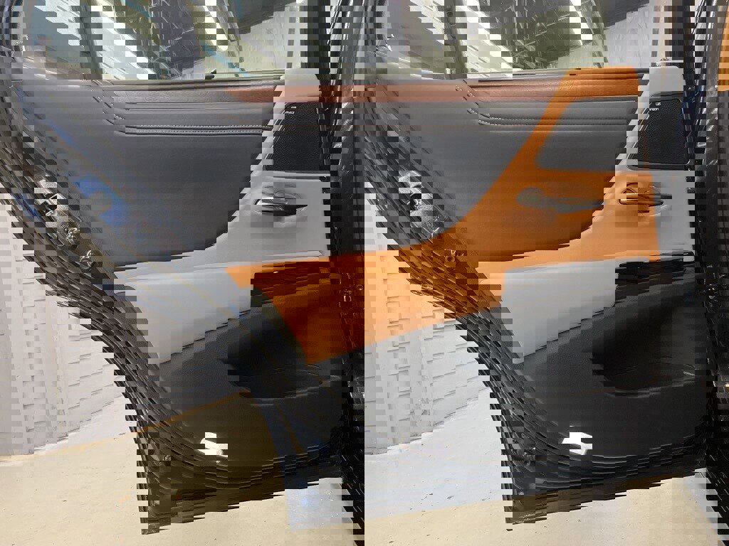 Used 2024 Lexus ES 350 Ultra Luxury w/ Accessory Package (Z2) image 25