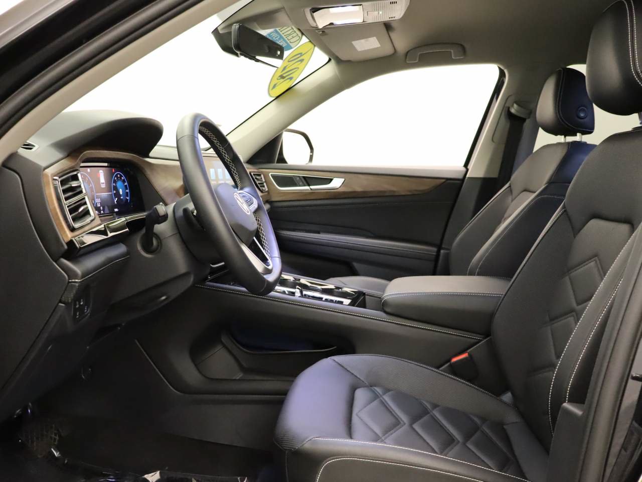 Certified 2026 Volkswagen Atlas SE w/ Black Wheel Package FWD image 16