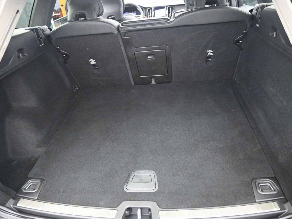 Used 2023 Volvo XC60 B5 Plus image 31