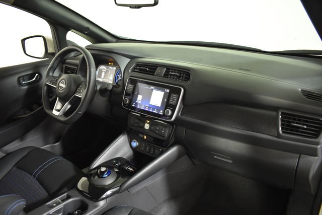 Certified 2025 Nissan Leaf SV Plus image 33