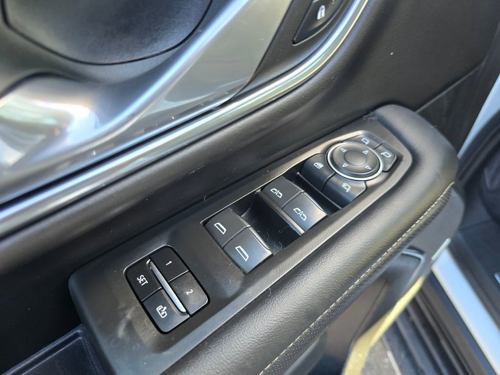 Used 2023 Chevrolet Suburban Premier AWD/4WD image 22