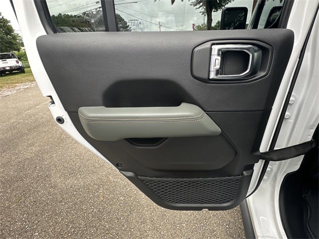 New 2025 Jeep Gladiator Mojave w/ Convenience Group image 21