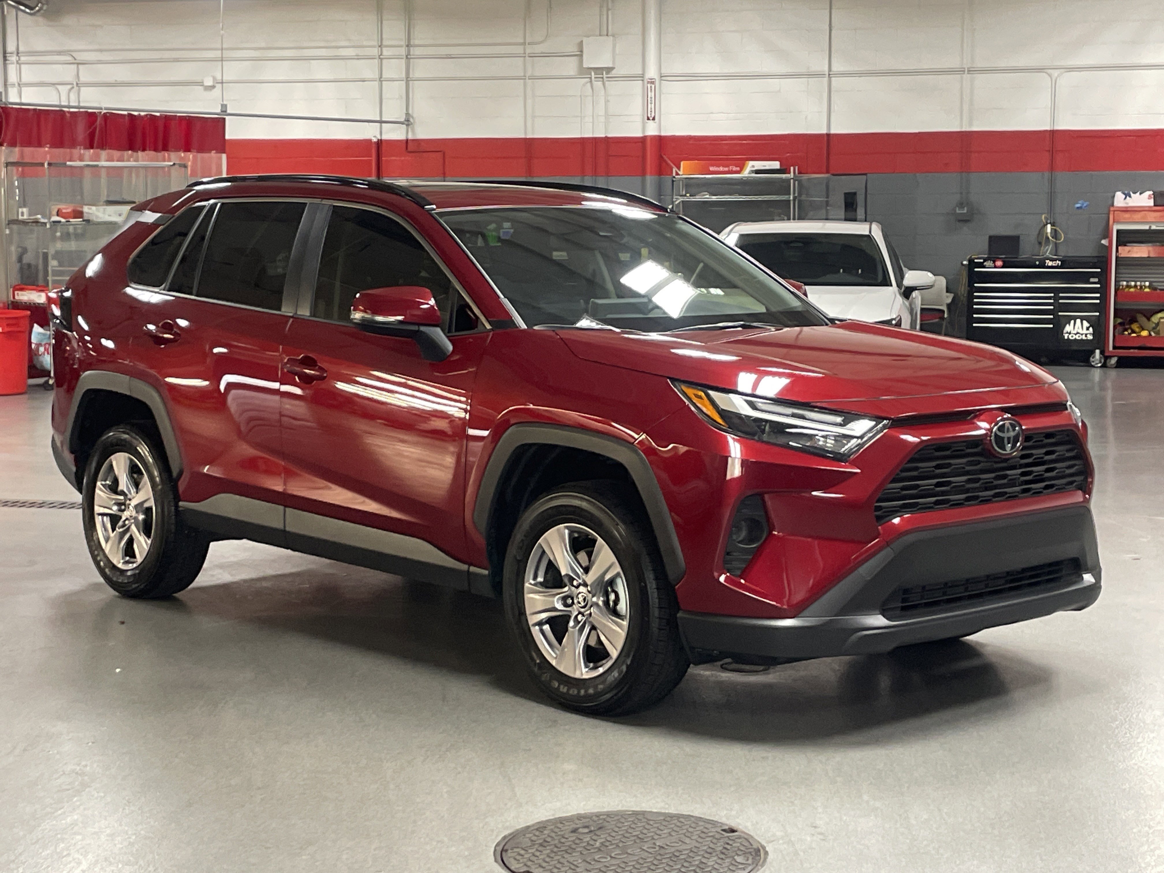 Used 2024 Toyota RAV4 XLE video 2
