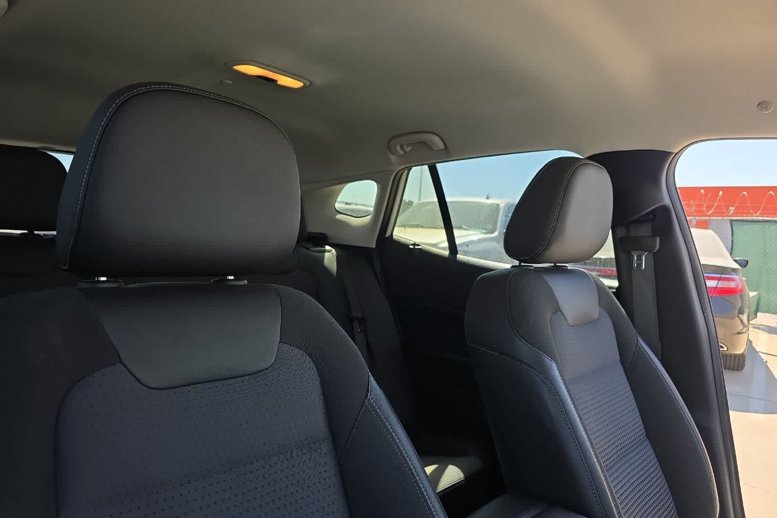 Used 2025 Chevrolet Trax LT FWD image 19