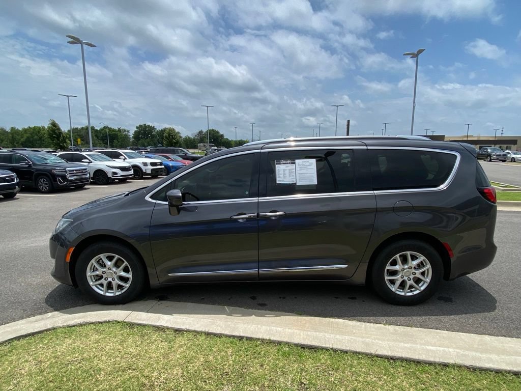 Used 2020 Chrysler Pacifica Touring-L FWD image 5