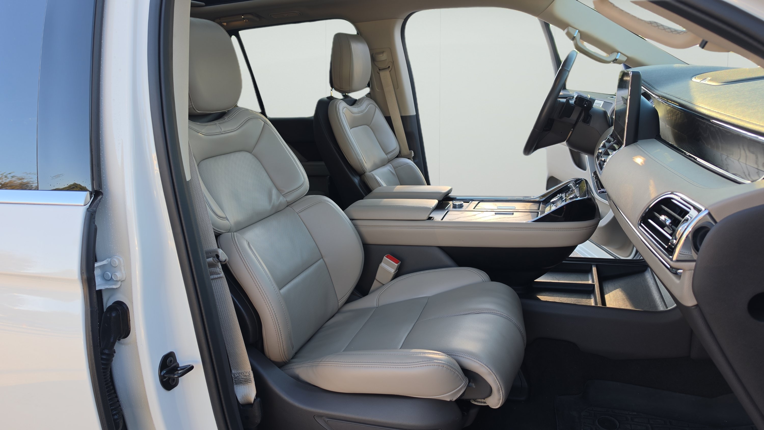 Used 2024 Lincoln Navigator Premiere AWD/4WD image 26
