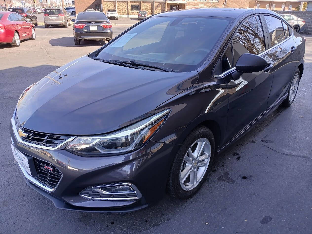 Used 2017 Chevrolet Cruze LT w/ Sun And Sound Package image 9
