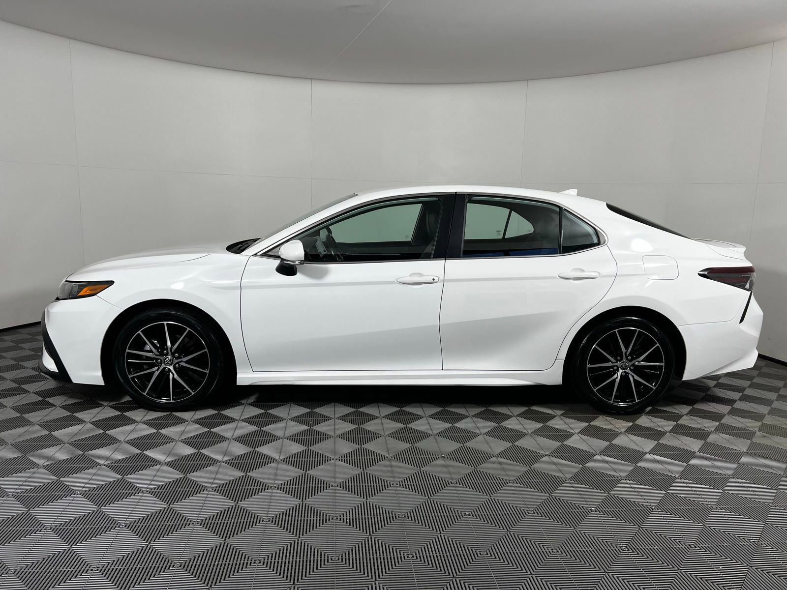 Certified 2023 Toyota Camry SE image 8