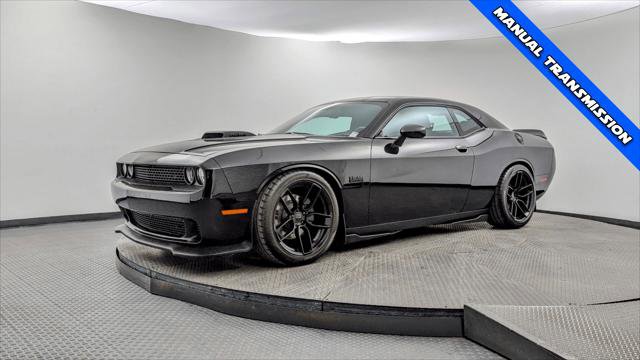 Used 2016 Dodge Challenger R/T image 2