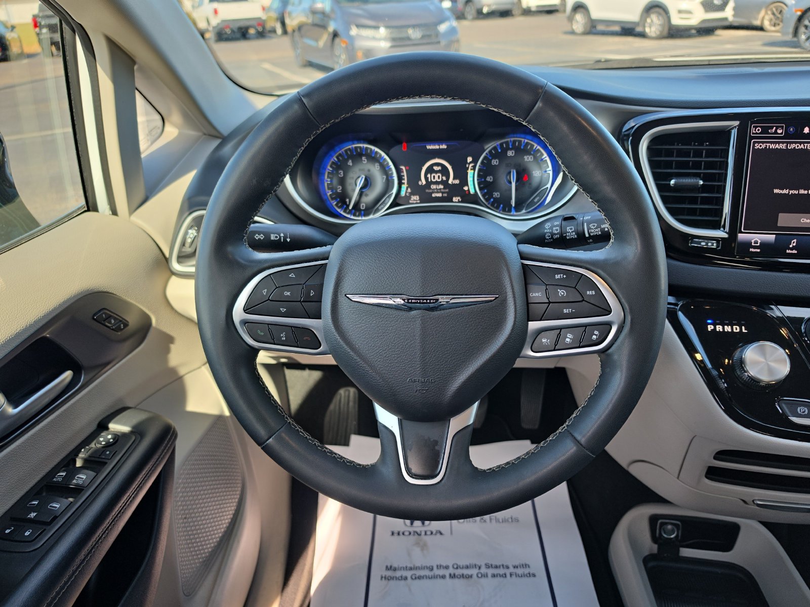 Used 2024 Chrysler Pacifica Touring-L FWD image 10