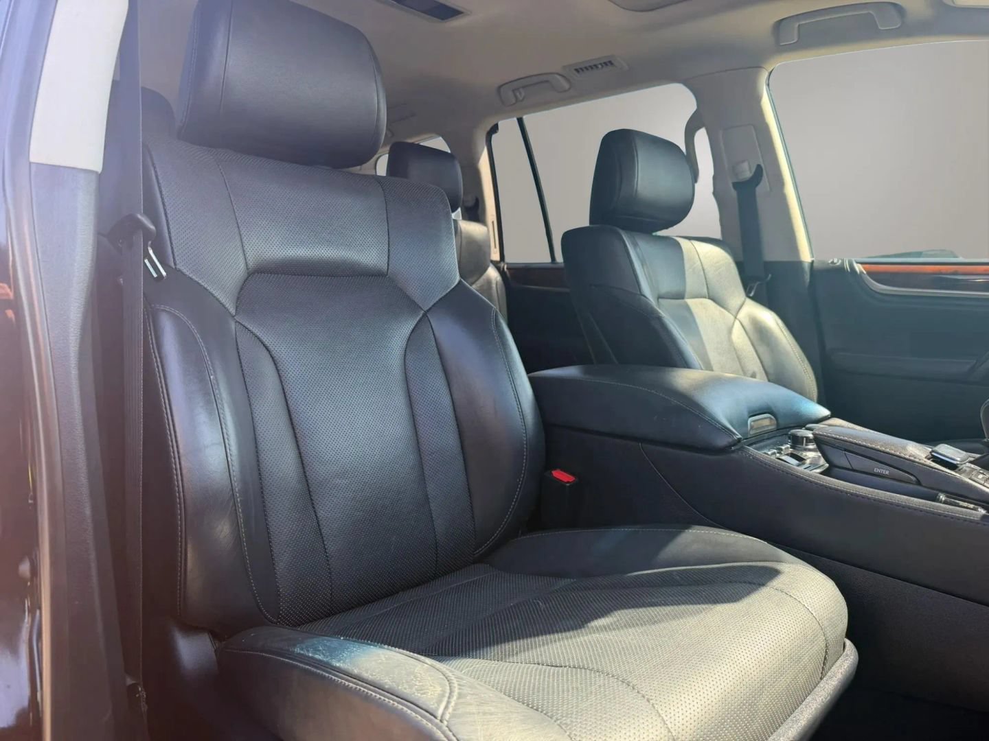 Used 2017 Lexus LX 570 4WD w/ Luxury Package image 17
