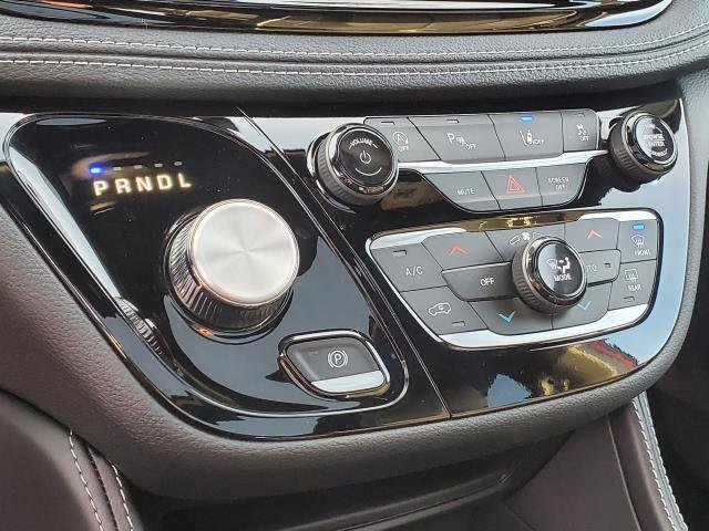 New 2026 Chrysler Pacifica Limited w/ S Appearance Package AWD/4WD image 17