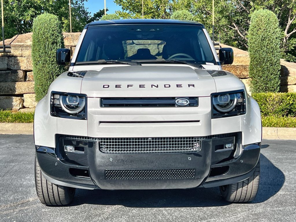 New 2026 Land Rover Defender 110 X-Dynamic SE AWD/4WD image 8