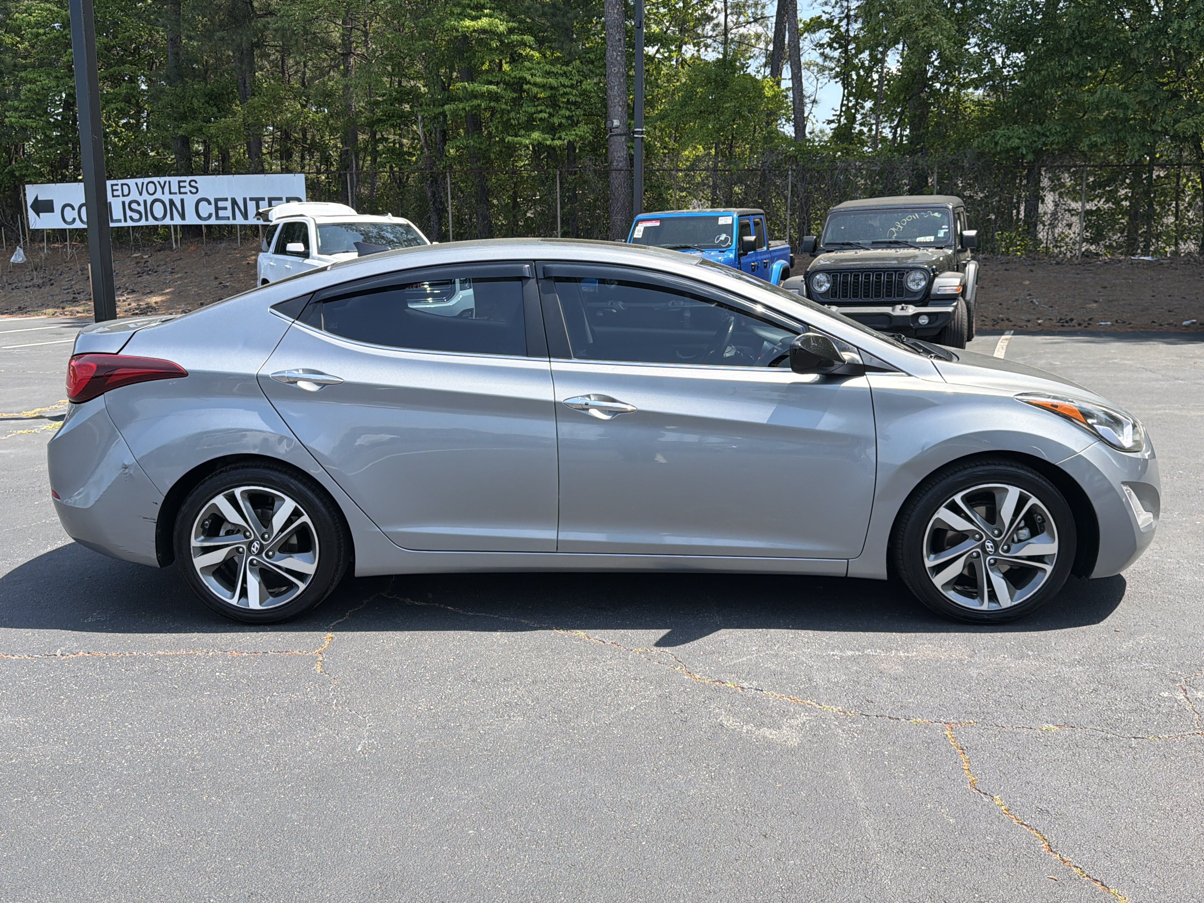 Used 2014 Hyundai Elantra Limited w/ Option Group 03 FWD image 9