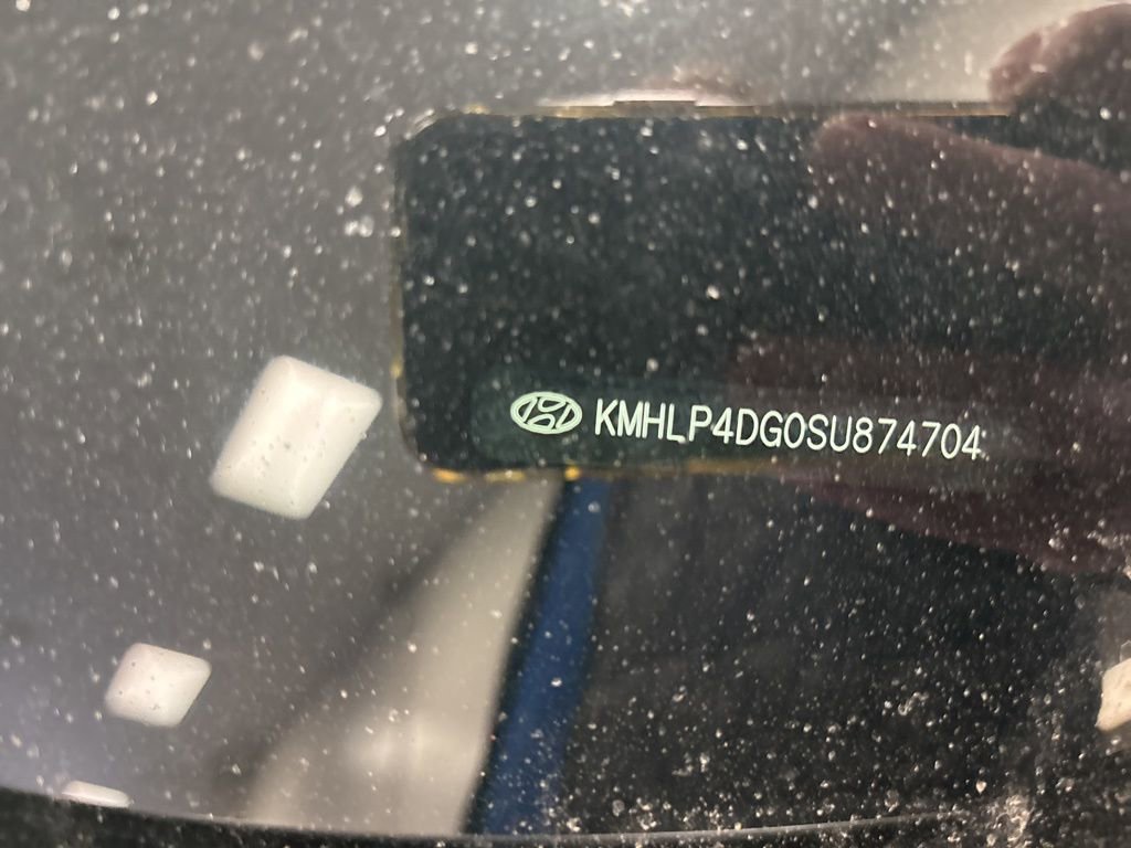 Used 2025 Hyundai Elantra Limited w/ Cargo Package image 6