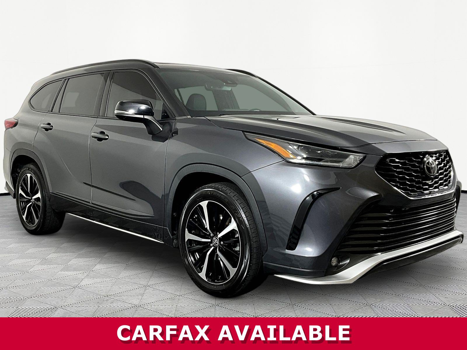Used 2021 Toyota Highlander XSE AWD/4WD image 3