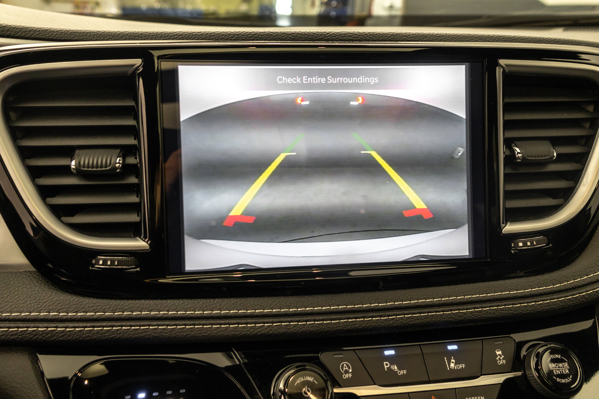 Used 2025 Chrysler Pacifica Limited FWD image 26