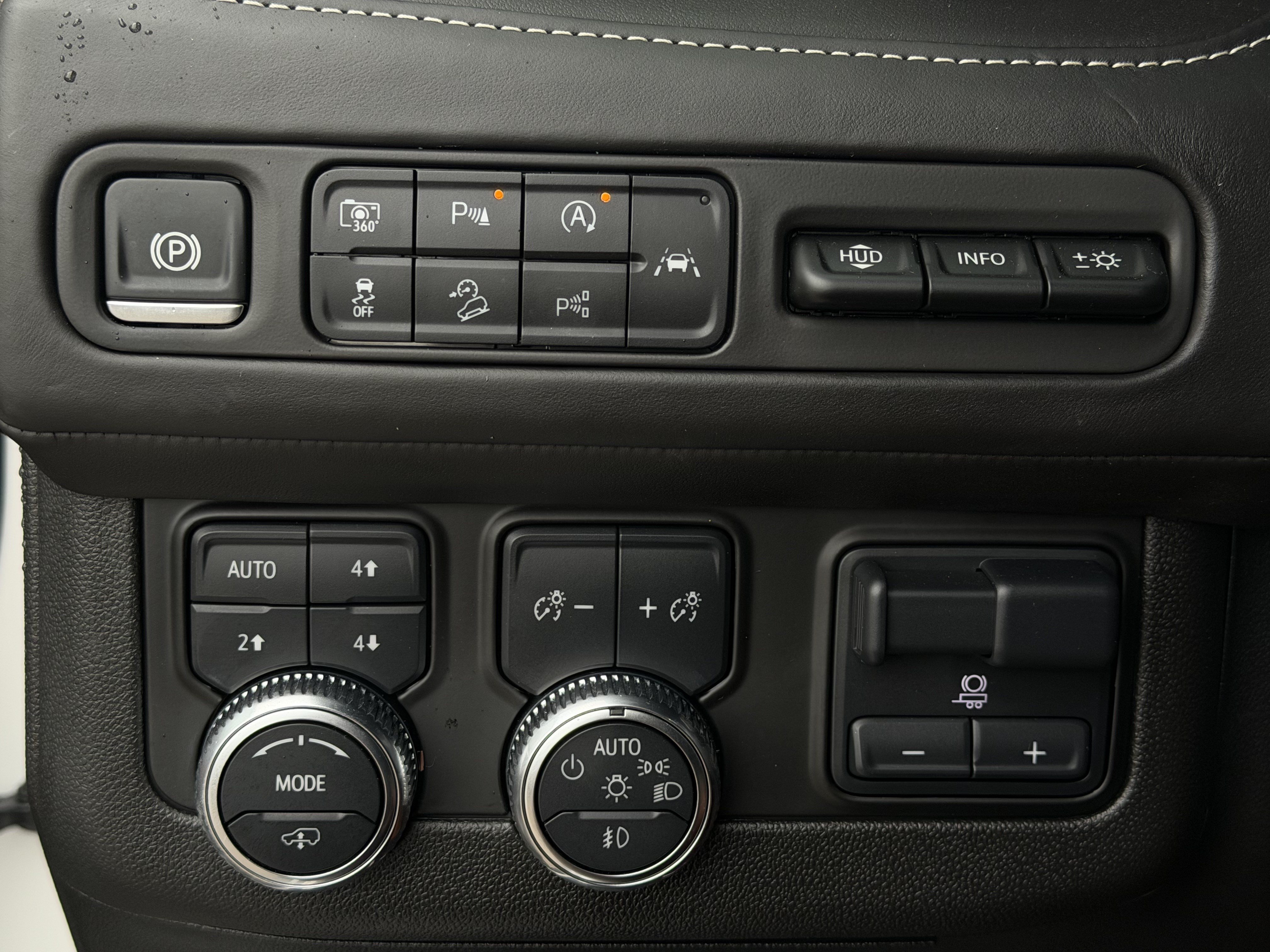 Used 2024 GMC Yukon Denali Ultimate AWD/4WD image 19