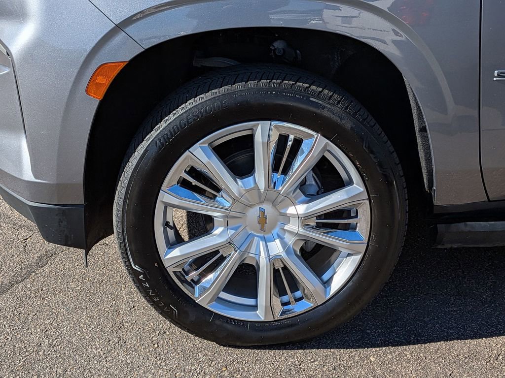 Used 2022 Chevrolet Suburban High Country w/ Premium Package 2 image 9