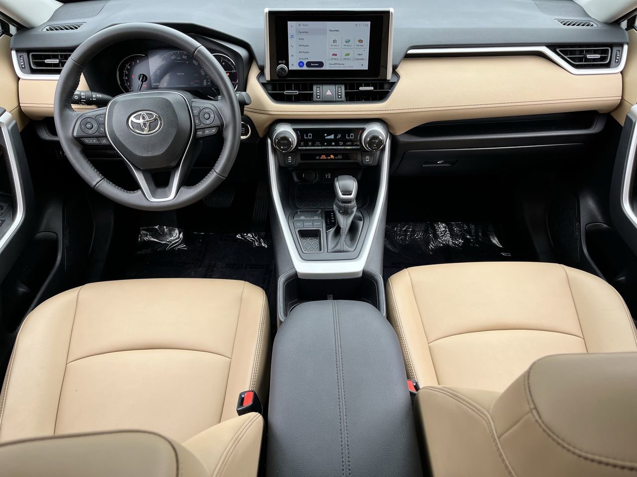Used 2024 Toyota RAV4 XLE Premium image 9
