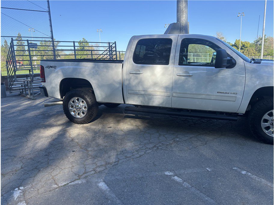 Used 2011 GMC Sierra 2500 SLT w/ SLT Convenience Package AWD/4WD image 9