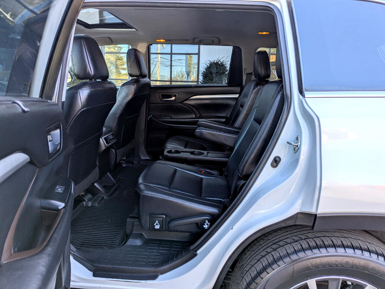 Used 2018 Toyota Highlander XLE image 39