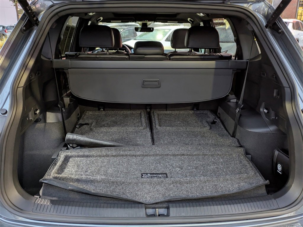 Used 2024 Volkswagen Tiguan SE R-Line image 13