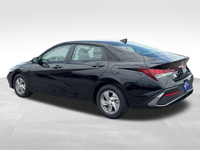 New 2026 Hyundai Elantra SE FWD image 3