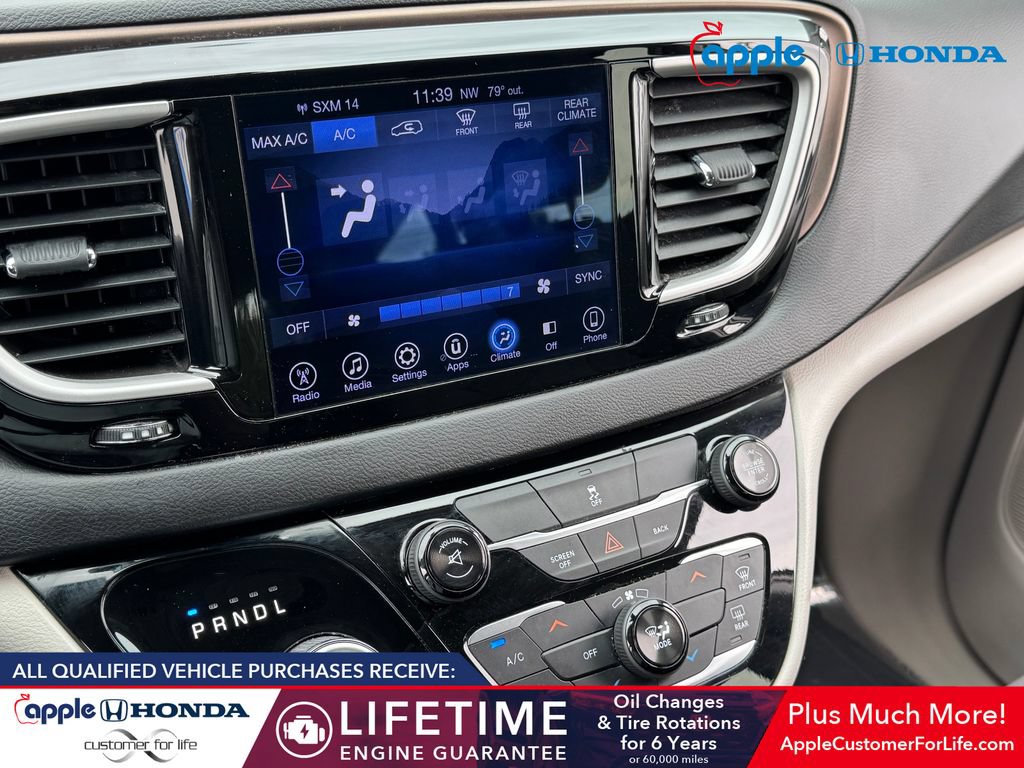 Used 2017 Chrysler Pacifica Touring FWD image 14