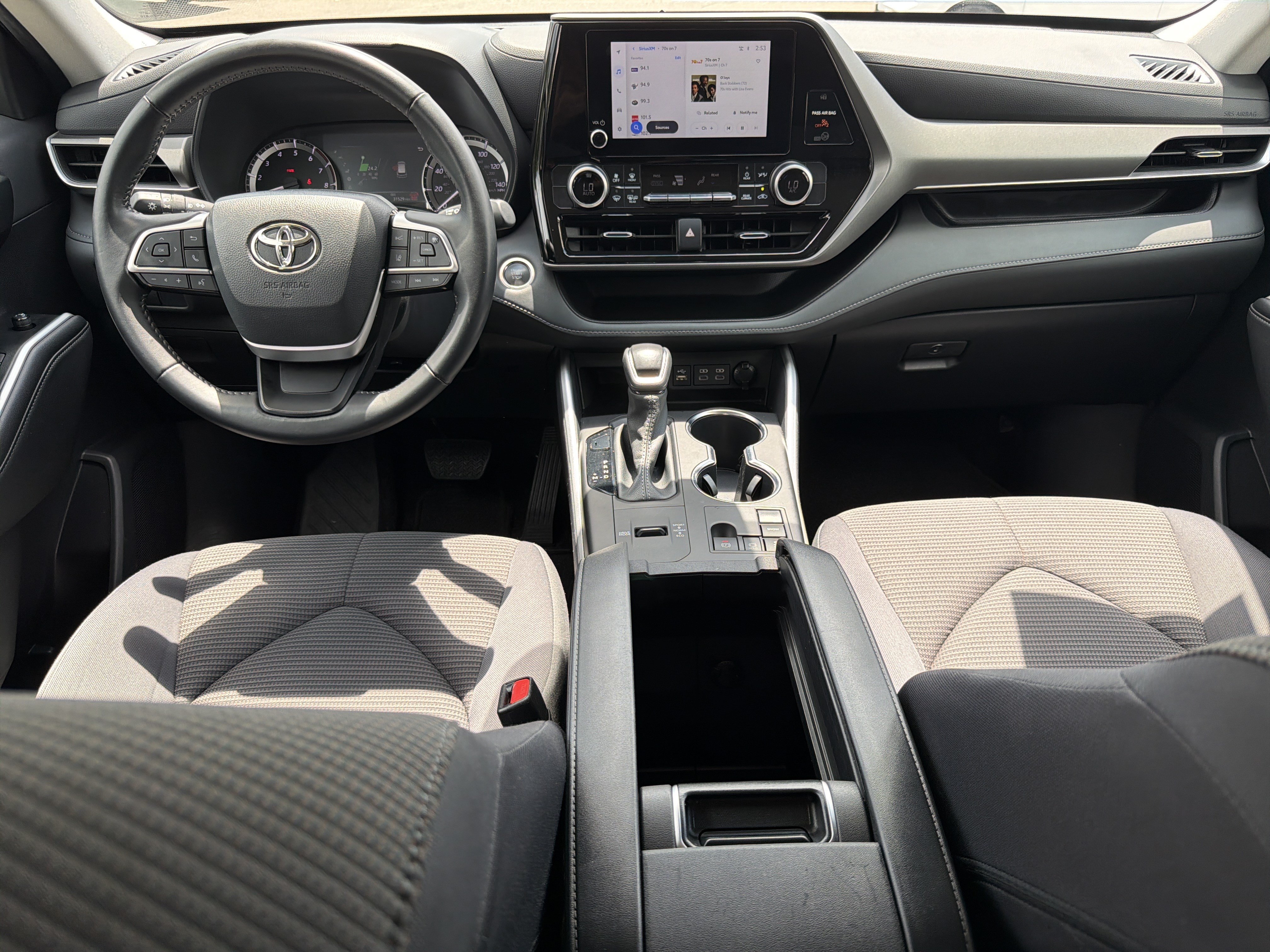 Certified 2025 Toyota Highlander LE FWD image 4