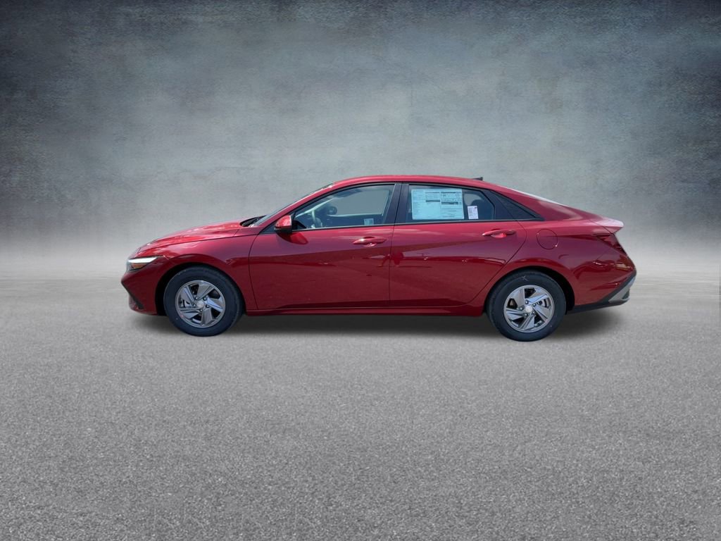 Used 2025 Hyundai Elantra SE image 13