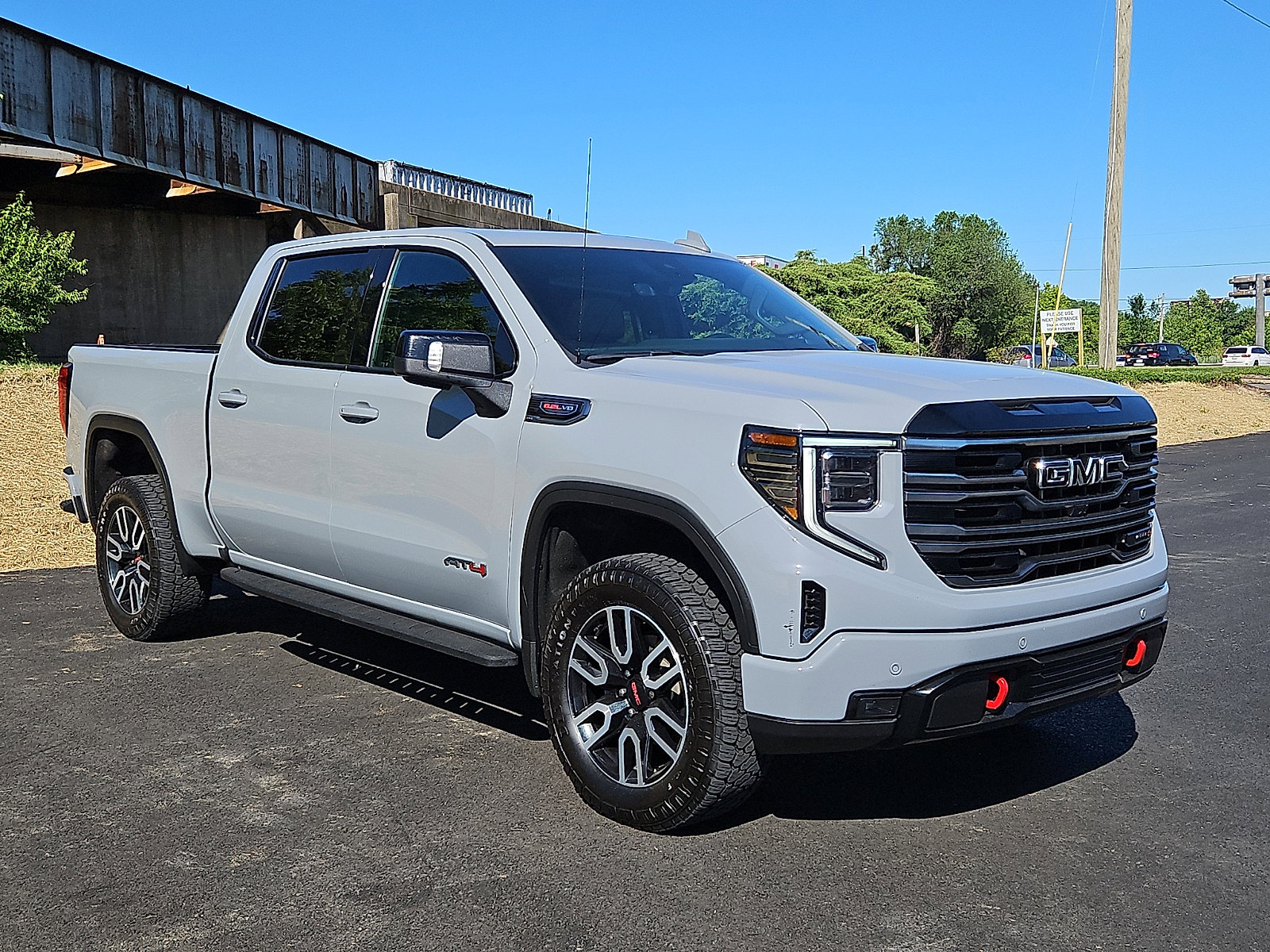 Used 2025 GMC Sierra 1500 AT4 w/ AT4 Premium Package AWD/4WD image 1