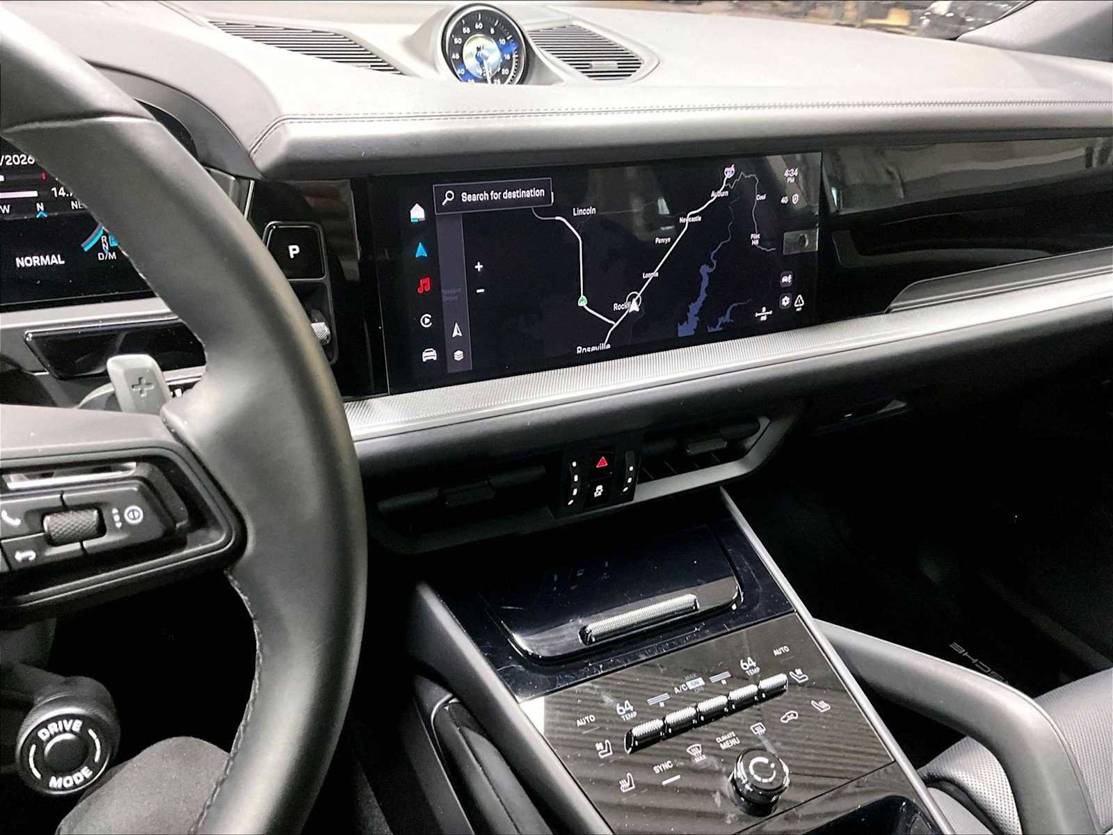 Used 2025 Porsche Cayenne Coupe image 19