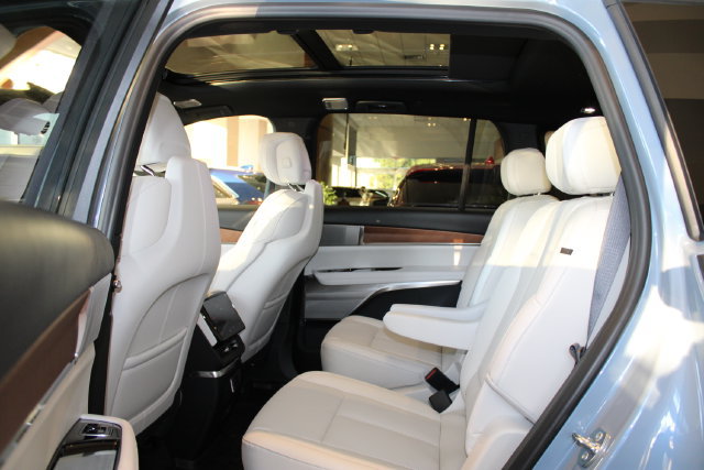 New 2027 Cadillac Vistiq Premium Luxury w/ LPO, Floor Liner Package AWD/4WD image 12