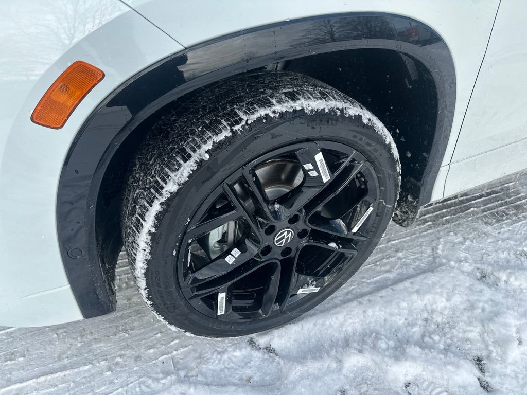 New 2026 Volkswagen Tiguan SE R-Line image 2