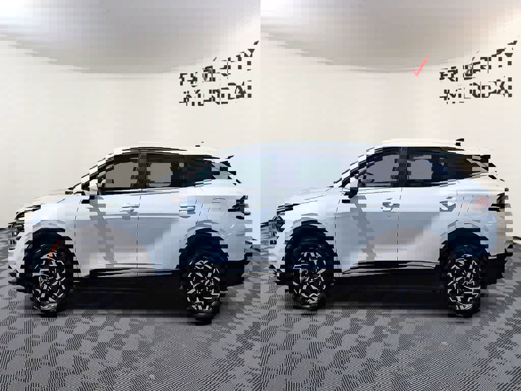 Used 2025 Kia Sportage LX image 7