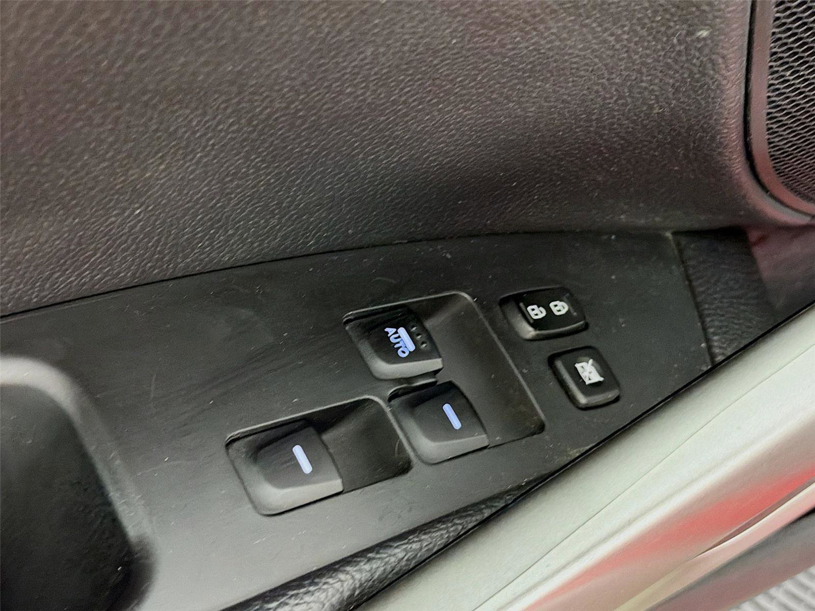 Used 2017 Hyundai Veloster Turbo image 18