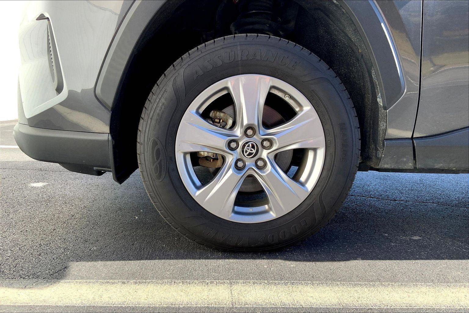 Used 2022 Toyota RAV4 LE image 9