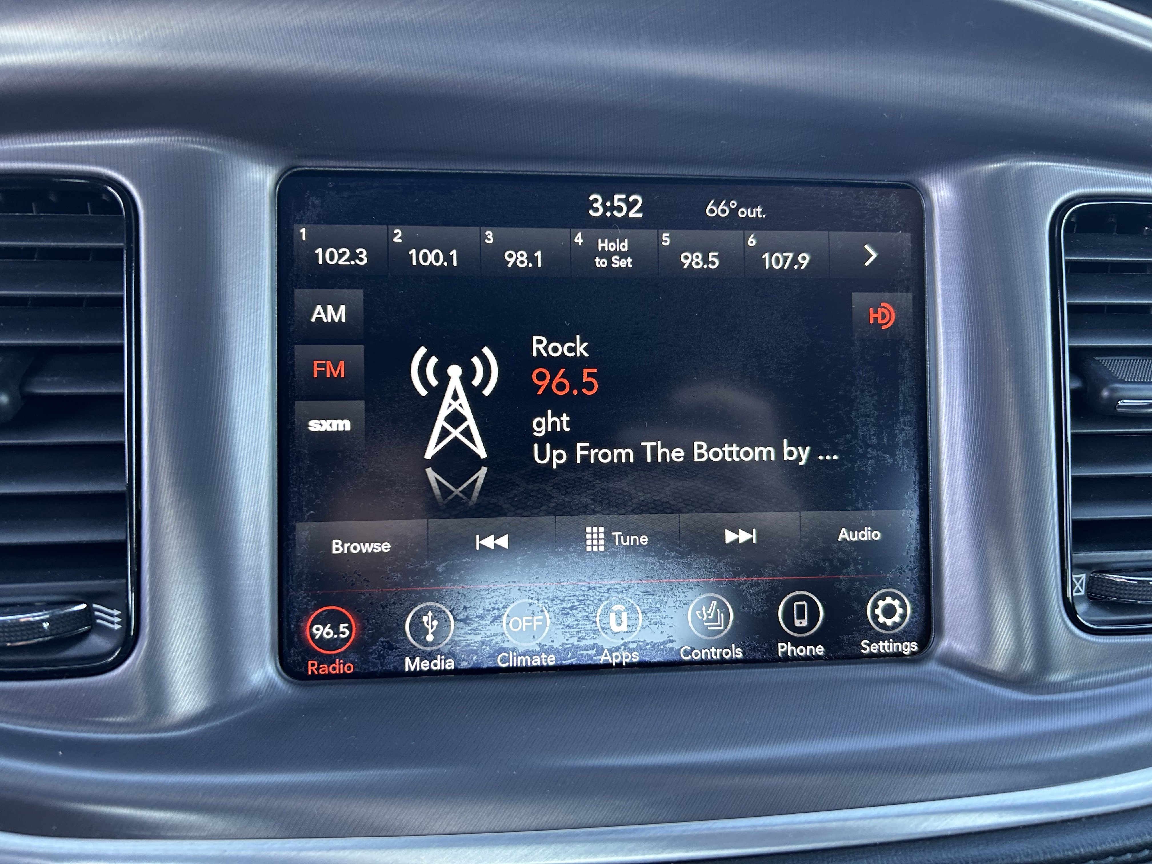 Used 2019 Dodge Charger SXT w/ Plus Group image 12