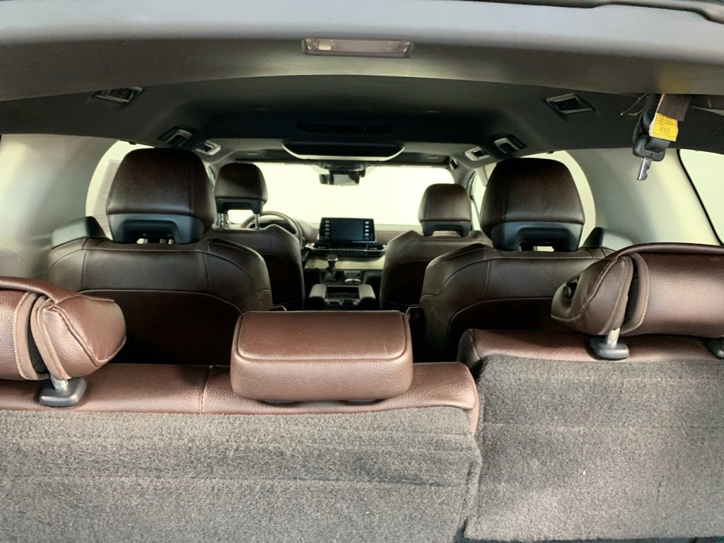 Used 2021 Toyota Sienna Platinum image 28